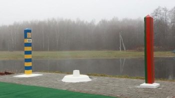 Українця в Білорусі оштрафували за те, що він переплив Дніпро на матраці