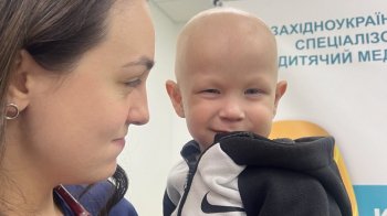 Онкологи у Львові пересадили кістковий мозок хлопчикам віком 3 та 5 років