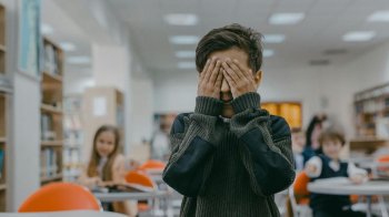 У Львові батьки дев’ятикласника заплатять 15 000 грн моральної шкоди через бійку сина на уроці хімії