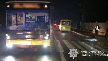 71-річна львів’янка потрапила до лікарні через наїзд автобуса на переході