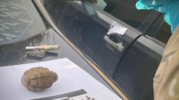 Під час оформлення ДТП поліцейські помітили бойову гранату в машині мешканця Яворівщини