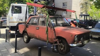У Львові з вулиць евакуювали ще п’ять покинутих автомобілів — адреси