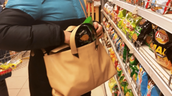 У Львові затримали жінку, яку підозрюють у крадіжці в магазині