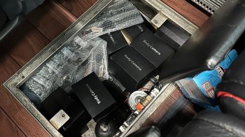 Контрабанду годинників і бодікамер на пів мільйона виявили львівські митники