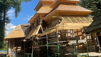 У селі біля Львова завершують реставрацію унікальної дерев'яної церкви XVII століття