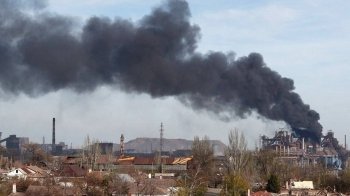 російські військові штурмують "Азовсталь" (відео) російські військові штурмують "Азовсталь" (відео)
