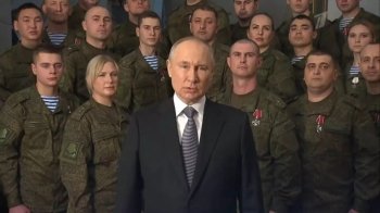 На відео з новорічним привітанням Путіна помітили ще одну підставну особу