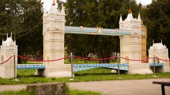 У Львові відкрили «Світ у мініатюрі»: новий проєкт 3D-фігур із відомими символами світу