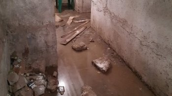 Туалетний папір та людські фекалії: львів'яни обурені станом підвалу на вулиці Вигоди (фото)