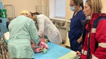 Схопив тримісячну дитину і хотів викинути через балкон: поліція затримала 45-річного киянина