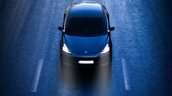 В Україні від 1 жовтня за містом авто повинні їхати з увімкненими фарами