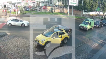 У Львові на перехресті сталася автопригода (відео)
