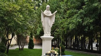 Викрита правоохоронцями посадовиця МСЕК Львівщини задекларувала фігуру Богородиці за 300 тис. грн