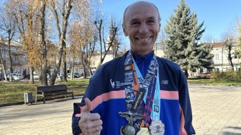 Ветеран зі Стрийщини пробіг два світові марафони в памʼять про загиблого сина