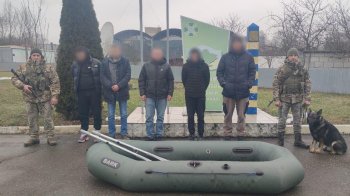 На Закарпатті прикордонники затримали п’ятьох ухилянтів за спробу втекти до Угорщини