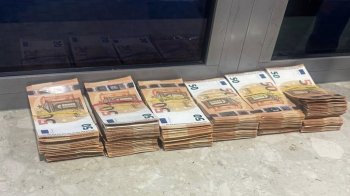 Через кордон на Львівщині жінка намагалася вивезти 2,5 млн грн у дамській сумочці