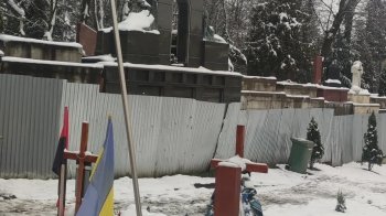На Марсовому полі у Львові здійснили наругу над могилами військових, поліція відкрила справу
