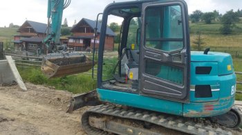 Смерть через падіння електроопори: у Стрийському районі екскаватор перекинув бетонний стовп на чоловіка