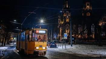 На Різдво у Львові почав курсувати святковий трамвай з колядками