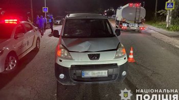 Водій Peugeot збив чоловіка ввечері в Пустомитах