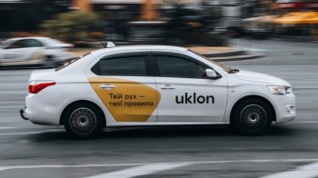 Жінка народила у львівському таксі дорогою до пологового