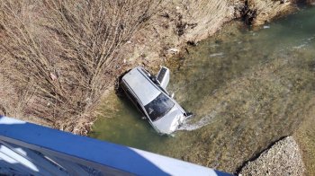 З’їхав із моста в річку: на Самбірщині водій автомобіля Opel Astra не впорався з керуванням