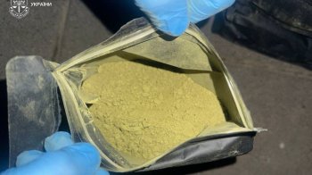 Правоохоронці затримали львівʼянина з 10 кг наркотичного чаю