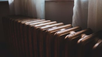 Рахують потребу у дровах та вугіллі: взимку опалення у Маріуполі не буде