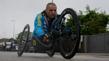 Львівʼянин Павло Баль став бронзовим призером Паралімпіади у гендбайку