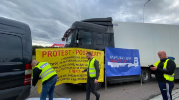 Польські перевізники продовжують блокувати в’їзд в Україну для 1700 вантажівок