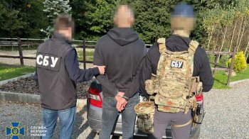 На Прикарпатті банда рекетирів прикидаючись військовими вимагала у людей гроші