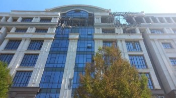 У центрі Донецька повідомляють про пряме влучення в адміністрацію Пушиліна (фото) (ОНОВЛЕНО)