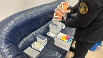 У автобусі на Львівщині виявили приховану техніку Apple на 2,4 млн