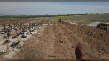 У Маріуполі вирили ще 25 нових траншей, в них ховають тіла вбитих мирних мешканців