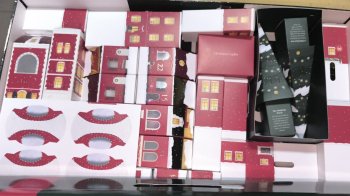 На кордоні з Польщею виявили незадекларовані автопарфуми та косметику