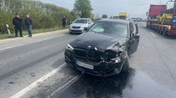 Біля Львова після зіткнення Hyundai та BMW авто злетіло з дороги