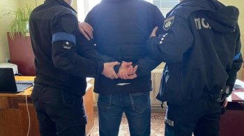 Шилом у груди: на Львівщині сварка між родичами завершилася неприємностями для обох