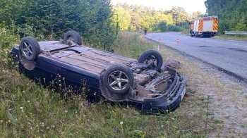На Львівщині Volkswagen злетів з дороги і перекинувся: загинув пасажир