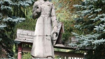 Влада села на Закарпатті стала на захист радянського пам’ятника