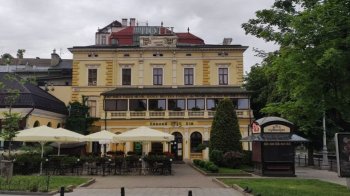 Суд зобов’язав мерію Львова продовжити дозвіл «Віденській кав’ярні»