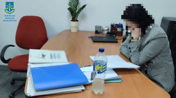 Мешканка Львівщини обіцяла організувати перетин кордону через фіктивну довідку за 5500 доларів