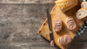 Парфе з курячої печінки: як власноруч приготувати ніжну закуску до столу