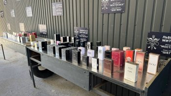 Мешканка Львівщини везла через кордон парфуми на 1,4 млн грн