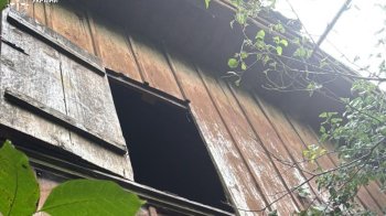 У Дрогобичі 51-річна жінка через ревнощі скинула знайомого з горища