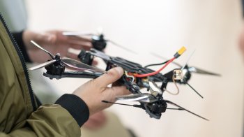 Українці вже виготовили вдома понад 100 FPV-дронів, фото Мінцифри