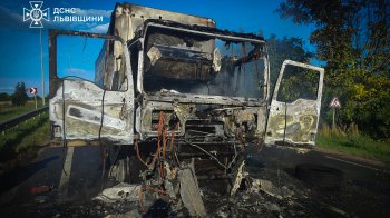 На трасі у Львівській області під час руху згоріла вантажівка