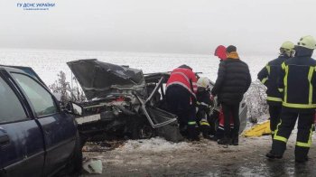 Виїхав на зустрічну: у ДТП під Львовом травмувались троє людей (фото)