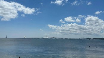 На Кримському мосту сталися вибухи: що відомо (відео)