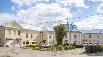 Директорку яворівської лікарні оштрафували за виписані премії сину і чоловіку