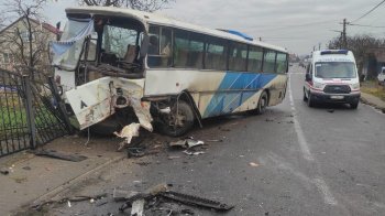 На трасі Львів-Луцьк в ДТП зіткнулися Audi та автобус ЛАЗ: є постраждалі